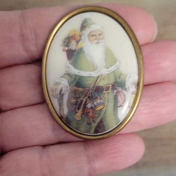 Vintage Santa Claus Hand painted look and brass back Brooch - Picture 3 of 3
